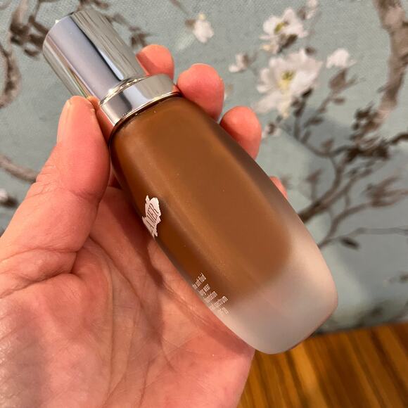 La Mer The Soft Fluid Long Wear Foundation Shade 430 Chestnut 1 oz. 30 ml - Picture 3 of 5